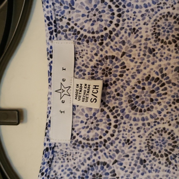 Fever paisley flowy front pleat top. Loose fit tank front V Neck high/low style - Picture 4 of 6